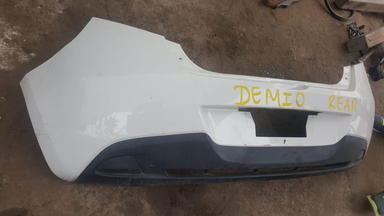 PARACHOQUES POSTERIOR MAZDA DEMIO 2007 AL 2014